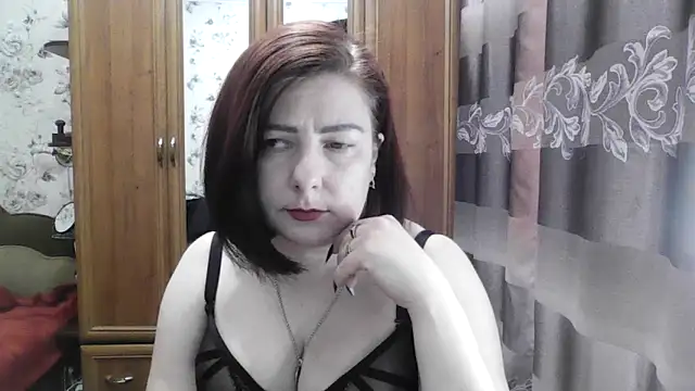 Snapshot of SophieNightAh chatting on 09.29.25 SophieNightAh online show from 09.29.25