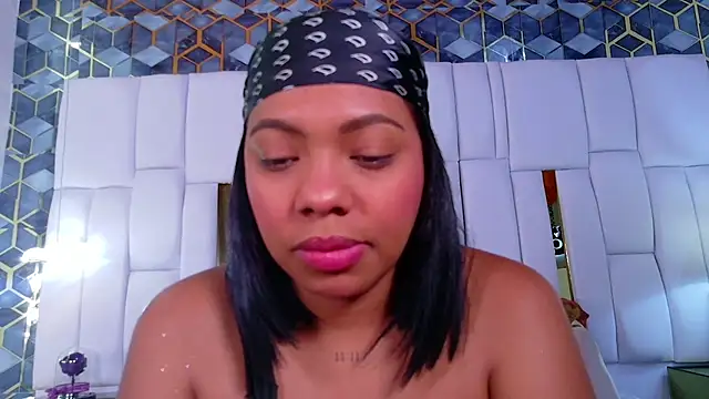 Snapshot of lia_mariana chatting on 10.10.25 lia mariana online show from 10.10.25