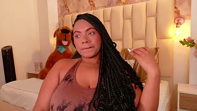 Snapshot of lia_mariana chatting on 10.29.25 lia mariana online show from 10.29.25