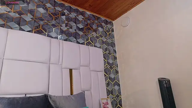 lia mariana online show from 11.23.25