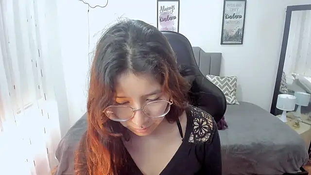 Snapshot of Amy_joones chatting on 09.29.25 Amy joones online show from 09.29.25