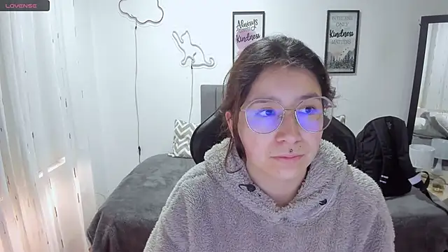 Snapshot of Amy_joones chatting on 10.08.25 Amy joones online show from 10.08.25