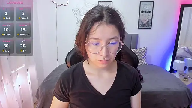 Snapshot of Amy_joones chatting on 10.10.25 Amy joones online show from 10.10.25