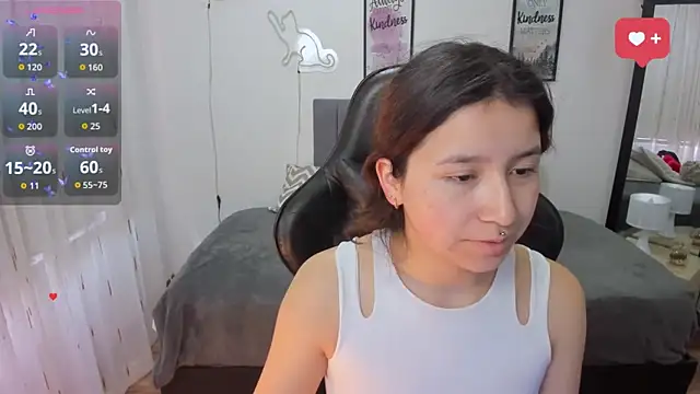 Snapshot of Amy_joones chatting on 10.15.25 Amy joones online show from 10.15.25