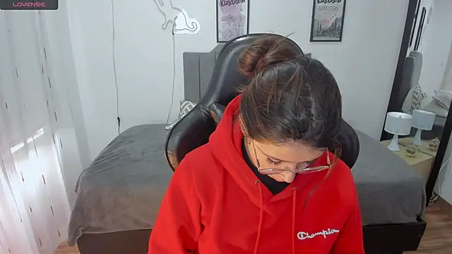 Snapshot of Amy_joones chatting on 11.03.25 Amy joones online show from 11.03.25