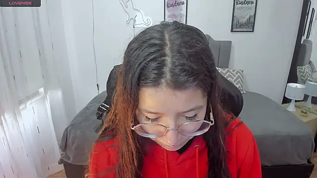 Snapshot of Amy_joones chatting on 11.04.25 Amy joones online show from 11.04.25