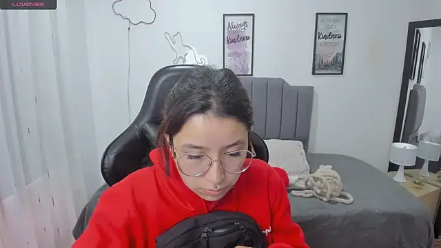 Snapshot of Amy_joones chatting on 11.06.25 Amy joones online show from 11.06.25