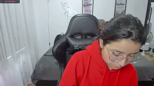 Snapshot of Amy_joones chatting on 11.07.25 Amy joones online show from 11.07.25