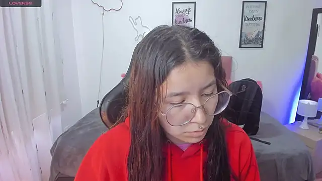 Snapshot of Amy_joones chatting on 11.08.25 Amy joones online show from 11.08.25