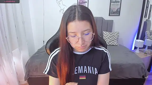 Snapshot of Amy_joones chatting on 11.09.25 Amy joones online show from 11.09.25