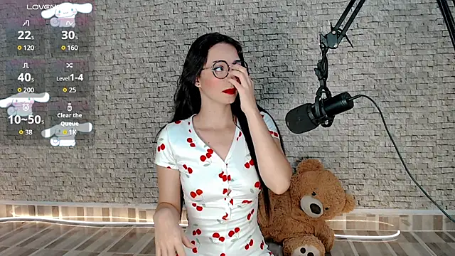 Snapshot of emma_unu chatting on 06.06.26 emma unu online show from 06.06.26