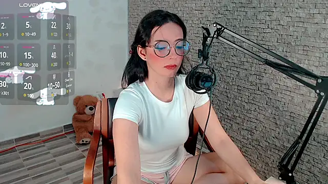 Snapshot of emma_unu chatting on 07.24.26 emma unu online show from 07.24.26