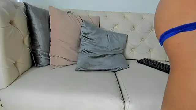 Snapshot of camila-manzur chatting on 01.29.25 camila-manzur online show from 01.29.25