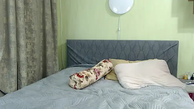 Kira Miler online show from 12.23.25