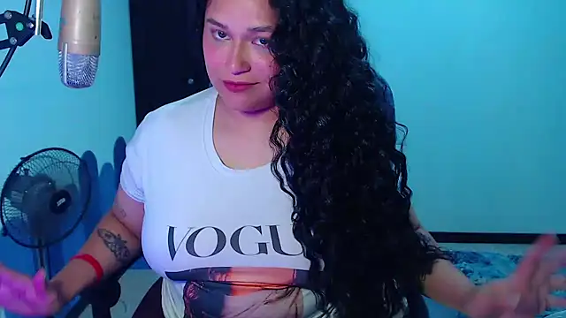 Snapshot of Luciernaga18 chatting on 10.08.25 Luciernaga18 online show from 10.08.25