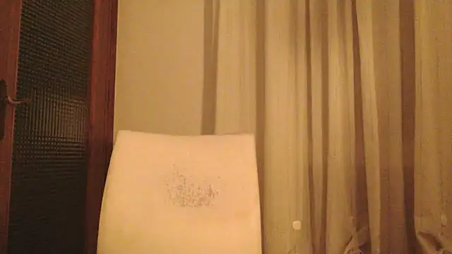 Snapshot of fragrance72 chatting on 11.29.25 fragrance72 online show from 11.29.25