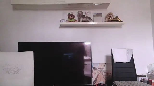 Snapshot of fragrance72 chatting on 12.04.25 fragrance72 online show from 12.04.25