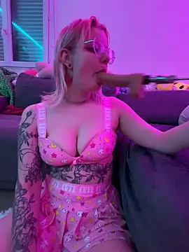 Snapshot of LaskaLeRoomba chatting on 01.17.26 LaskaLeRoomba online show from 01.17.26