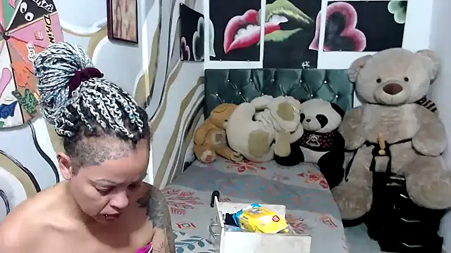 manzanahot9 online show from 10.29.25