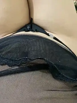 couple shy online show from 10.21.25