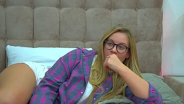 MariaNeumann online show from 01.18.25