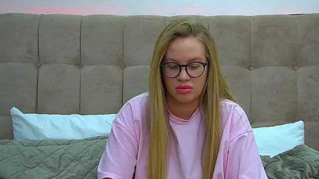 MariaNeumann online show from 01.18.25