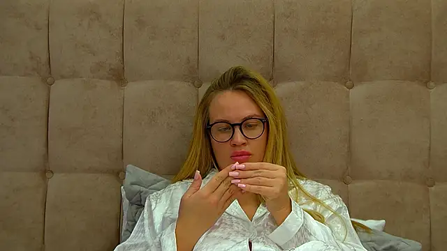 MariaNeumann online show from 03.06.25