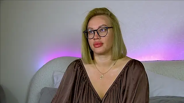 MariaNeumann online show from 10.02.25