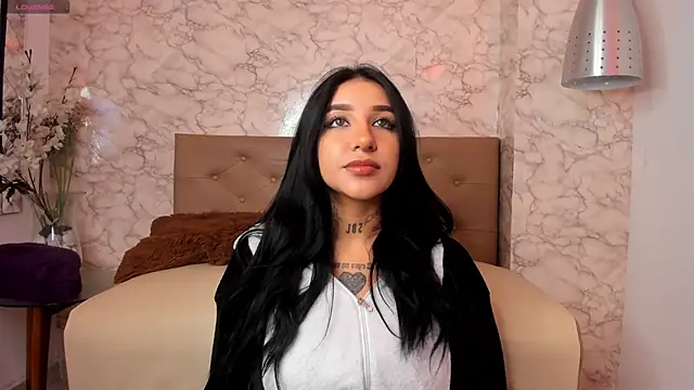 Snapshot of Leiaa_ chatting on 12.15.24 Leiaa online show from 12.15.24