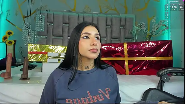 Snapshot of Leiaa_ chatting on 12.19.24 Leiaa online show from 12.19.24