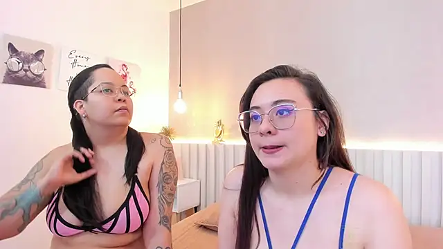 Snapshot of naughtylesbians__ chatting on 03.17.25 naughtylesbians online show from 03.17.25