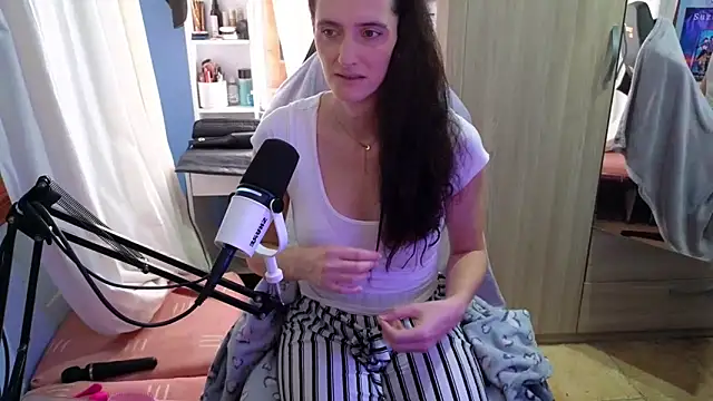 MemiKouki online show from 10.25.25