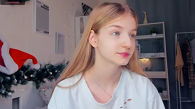 Snapshot of YuNabif chatting on 12.17.24 YuNabif online show from 12.17.24