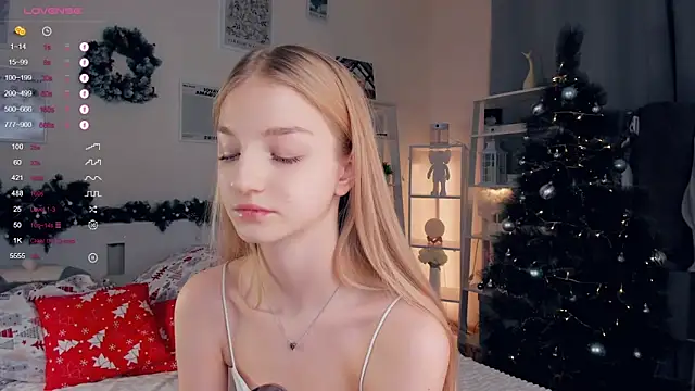 Snapshot of YuNabif chatting on 12.25.24 YuNabif online show from 12.25.24