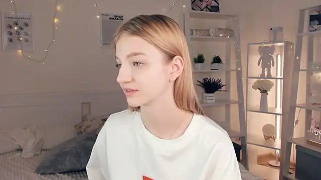 Snapshot of YuNabif chatting on 02.22.25 YuNabif online show from 02.22.25