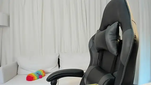 Snapshot of SaraDesirexo chatting on 02.11.26 SaraDesirexo online show from 02.11.26