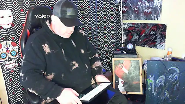 Snapshot of Mic_Oxinner chatting on 10.03.25 Mic Oxinner online show from 10.03.25