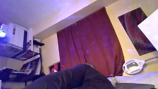 Snapshot of Mic_Oxinner chatting on 10.10.25 Mic Oxinner online show from 10.10.25