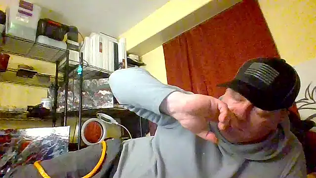 Snapshot of Mic_Oxinner chatting on 10.29.25 Mic Oxinner online show from 10.29.25