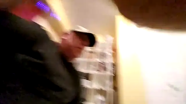 Snapshot of Mic_Oxinner chatting on 11.01.25 Mic Oxinner online show from 11.01.25