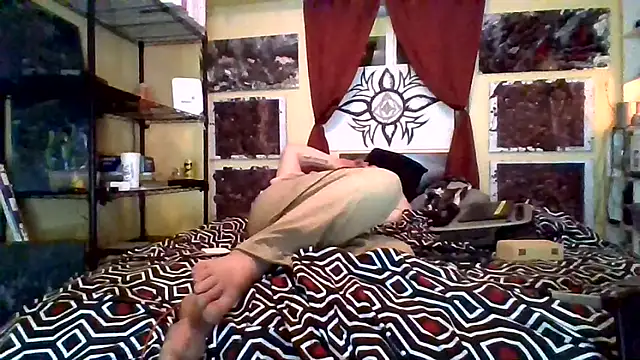 Snapshot of Mic_Oxinner chatting on 11.16.25 Mic Oxinner online show from 11.16.25