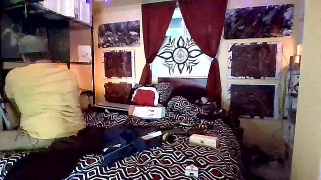 Snapshot of Mic_Oxinner chatting on 11.16.25 Mic Oxinner online show from 11.16.25