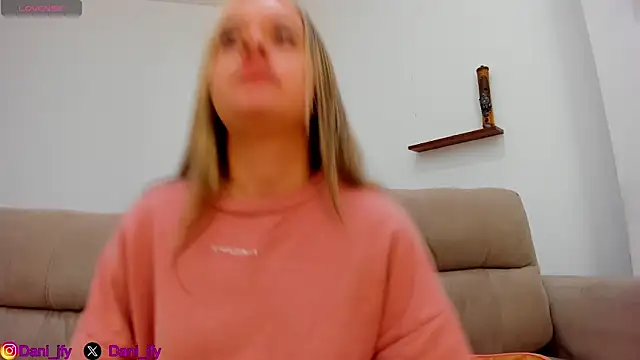 Snapshot of Dani_javi chatting on 10.16.25 Dani javi online show from 10.16.25