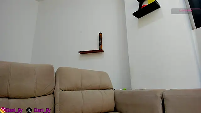 Snapshot of Dani_javi chatting on 11.15.25 Dani javi online show from 11.15.25