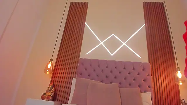 Sophia turneer online show from 03.07.26