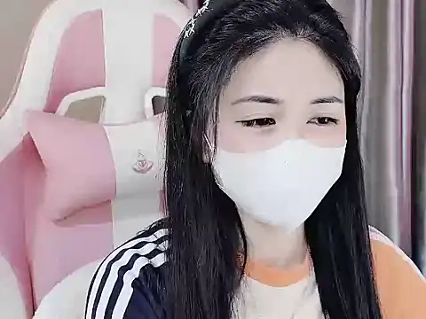 Snapshot of _Lygn__ chatting on 02.01.25 Lygn online show from 02.01.25