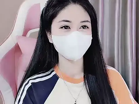 Snapshot of _Lygn__ chatting on 02.01.25 Lygn online show from 02.01.25