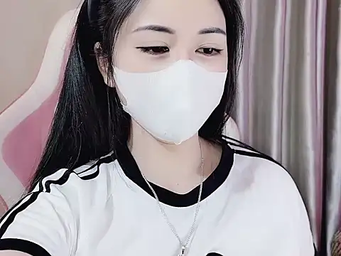 Snapshot of _Lygn__ chatting on 02.04.25 Lygn online show from 02.04.25