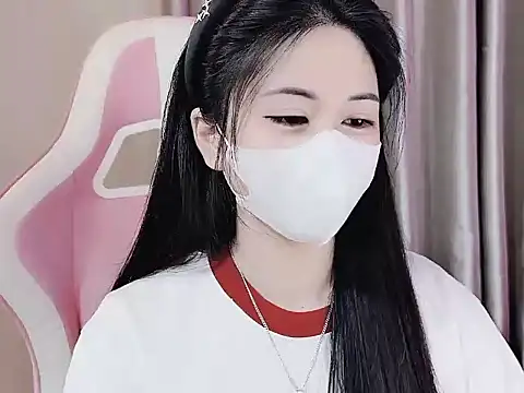 Snapshot of _Lygn__ chatting on 02.06.25 Lygn online show from 02.06.25