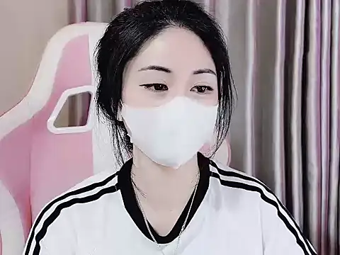 Snapshot of _Lygn__ chatting on 02.24.25 Lygn online show from 02.24.25